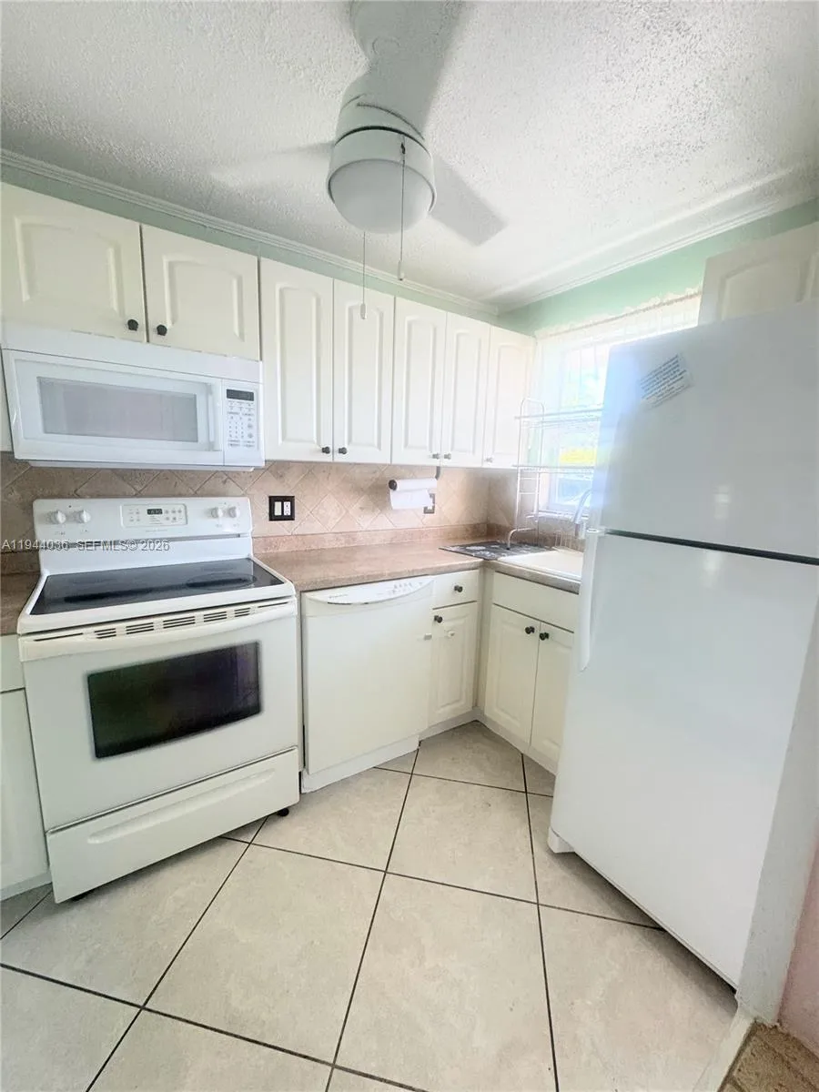 8590 Sunrise Lakes Blvd 109, Sunrise, Florida 3332, Sunrise, Florida 33322, 2 Bedrooms Bedrooms, ,2 BathroomsBathrooms,Residential Lease,For Rent,8590 Sunrise Lakes Blvd 109, Sunrise, Florida 3332,A11944036