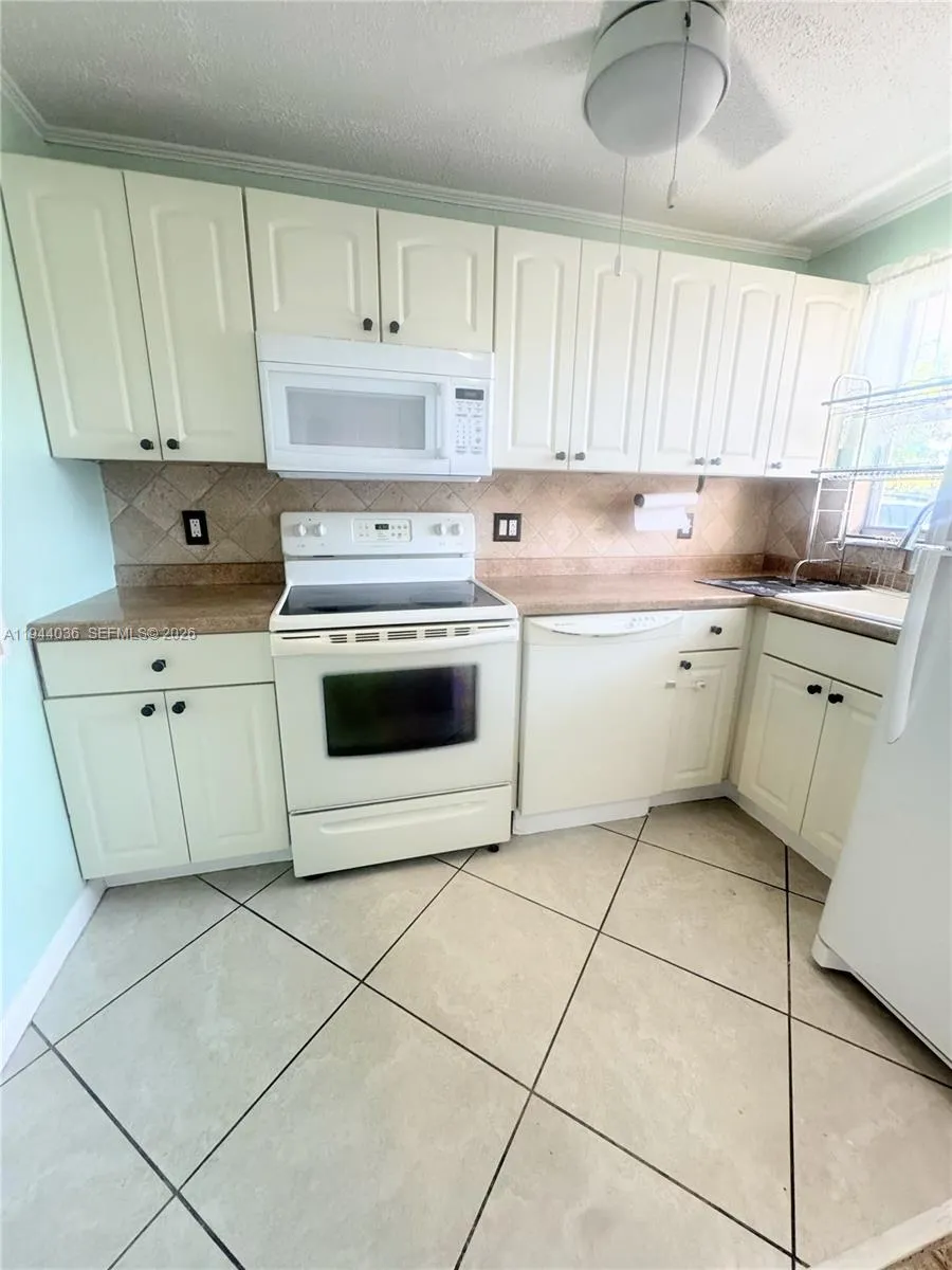 8590 Sunrise Lakes Blvd 109, Sunrise, Florida 3332, Sunrise, Florida 33322, 2 Bedrooms Bedrooms, ,2 BathroomsBathrooms,Residential Lease,For Rent,8590 Sunrise Lakes Blvd 109, Sunrise, Florida 3332,A11944036