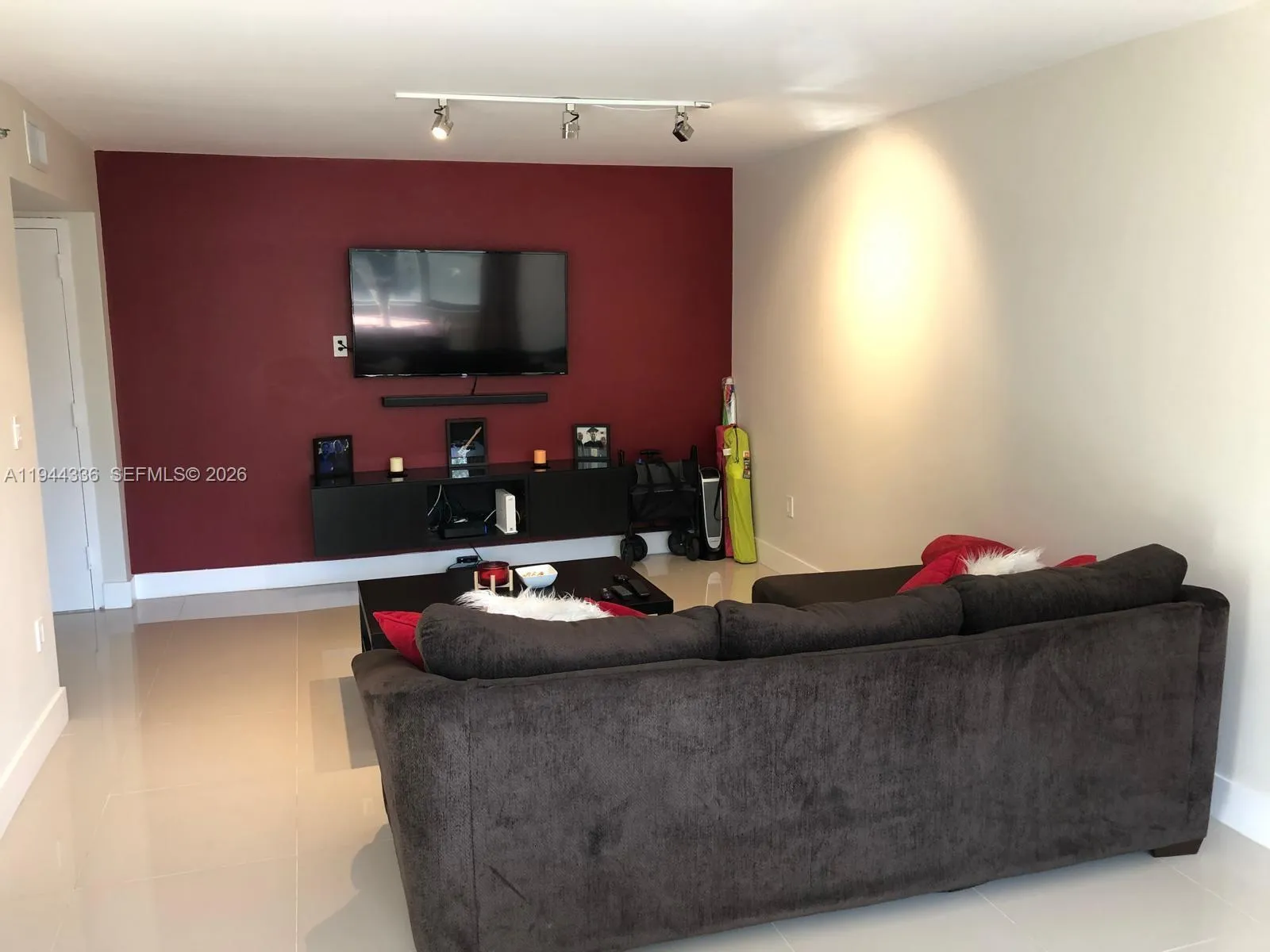 17890 W Dixie Hwy 210, North Miami Beach, Florida, North Miami Beach, Florida 33160, 2 Bedrooms Bedrooms, ,2 BathroomsBathrooms,Residential Lease,For Rent,17890 W Dixie Hwy 210, North Miami Beach, Florida ,A11944336