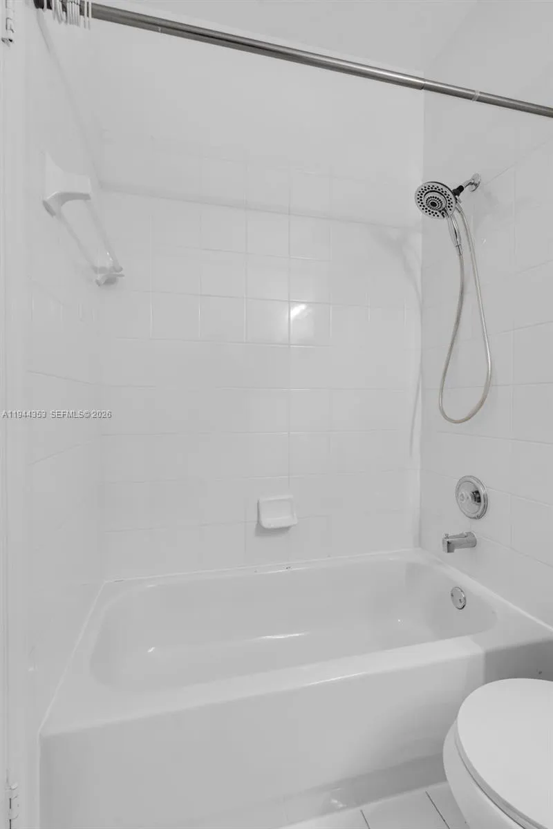 5670 Nw 116th Ave 219, Doral, Florida 33178, Doral, Florida 33178, 2 Bedrooms Bedrooms, ,2 BathroomsBathrooms,Residential,For Sale,5670 Nw 116th Ave 219, Doral, Florida 33178,A11944353
