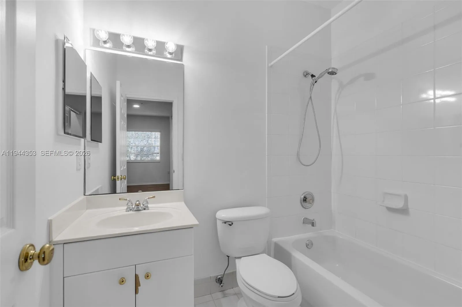 5670 Nw 116th Ave 219, Doral, Florida 33178, Doral, Florida 33178, 2 Bedrooms Bedrooms, ,2 BathroomsBathrooms,Residential,For Sale,5670 Nw 116th Ave 219, Doral, Florida 33178,A11944353