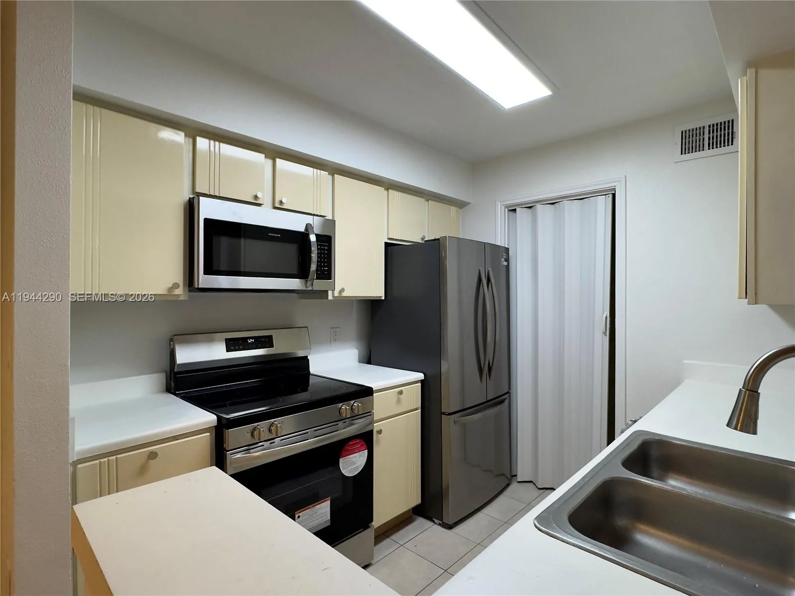 2341 Nw 33rd St 405, Oakland Park, Florida 33309, Oakland Park, Florida 33309, 2 Bedrooms Bedrooms, ,2 BathroomsBathrooms,Residential,For Sale,2341 Nw 33rd St 405, Oakland Park, Florida 33309,A11944290