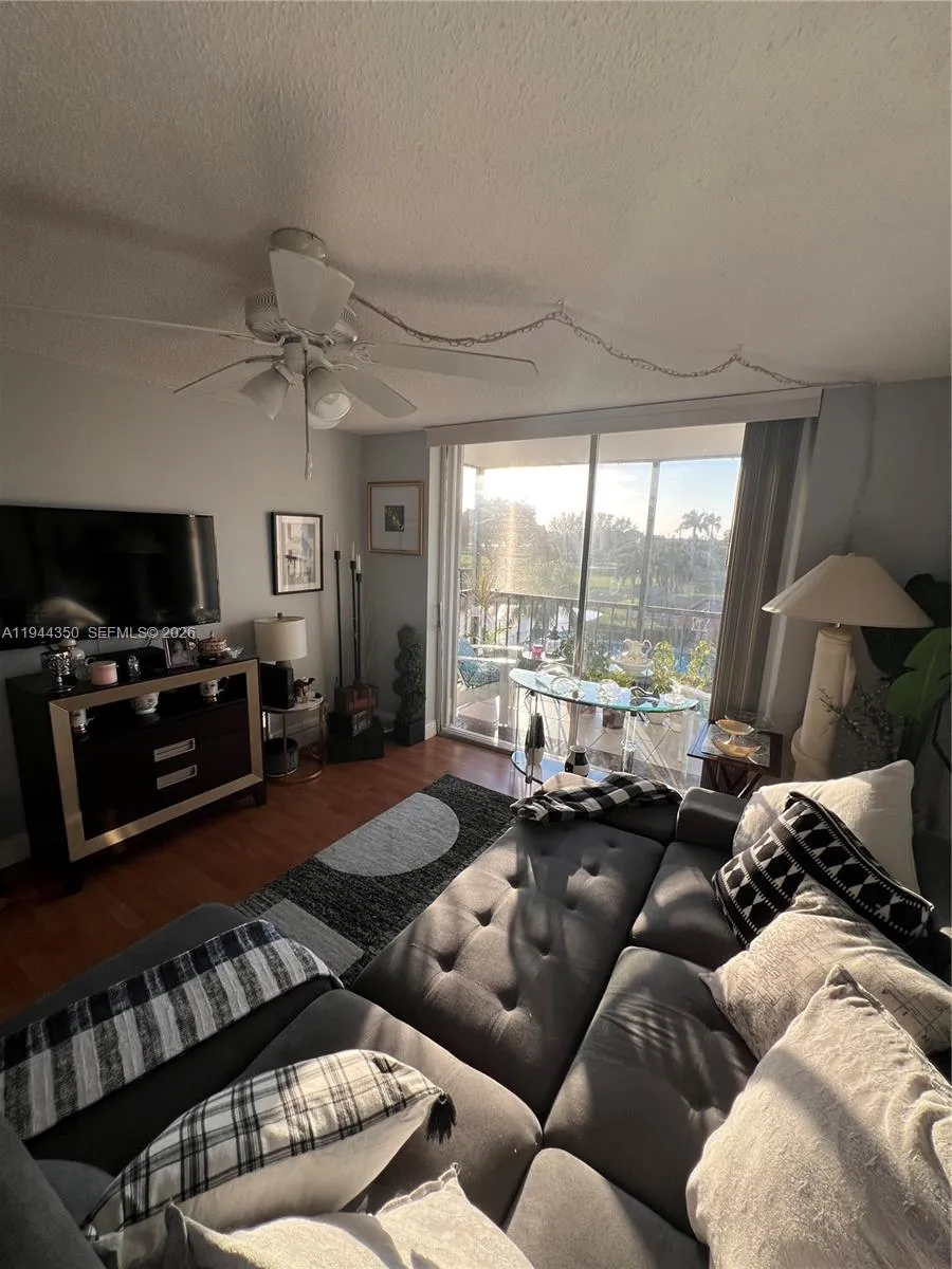 8900 Washington Blvd 402, Pembroke Pines, Florida, Pembroke Pines, Florida 33025, 1 Bedroom Bedrooms, ,1 BathroomBathrooms,Residential,For Sale,8900 Washington Blvd 402, Pembroke Pines, Florida ,A11944350