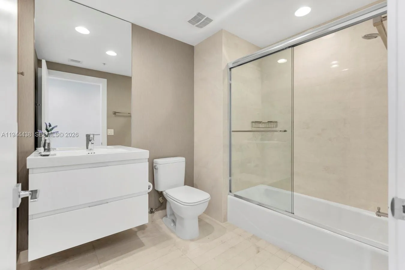 17301 Biscayne Blvd 1106, North Miami Beach, Flori, North Miami Beach, Florida 33160, 3 Bedrooms Bedrooms, ,3 BathroomsBathrooms,Residential,For Sale,17301 Biscayne Blvd 1106, North Miami Beach, Flori,A11944438