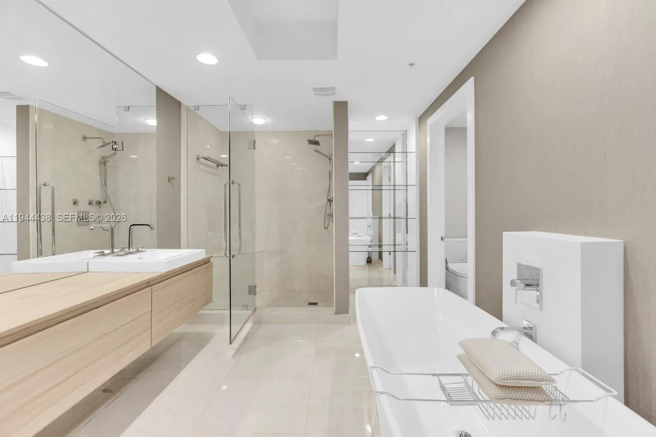 17301 Biscayne Blvd 1106, North Miami Beach, Flori, North Miami Beach, Florida 33160, 3 Bedrooms Bedrooms, ,3 BathroomsBathrooms,Residential,For Sale,17301 Biscayne Blvd 1106, North Miami Beach, Flori,A11944438