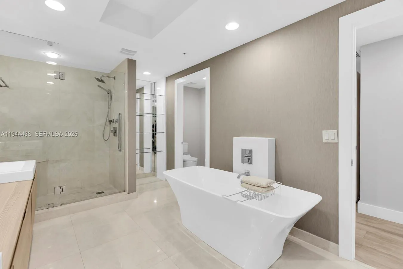 17301 Biscayne Blvd 1106, North Miami Beach, Flori, North Miami Beach, Florida 33160, 3 Bedrooms Bedrooms, ,3 BathroomsBathrooms,Residential,For Sale,17301 Biscayne Blvd 1106, North Miami Beach, Flori,A11944438