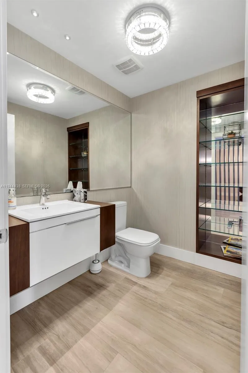 17301 Biscayne Blvd 1106, North Miami Beach, Flori, North Miami Beach, Florida 33160, 3 Bedrooms Bedrooms, ,3 BathroomsBathrooms,Residential,For Sale,17301 Biscayne Blvd 1106, North Miami Beach, Flori,A11944438