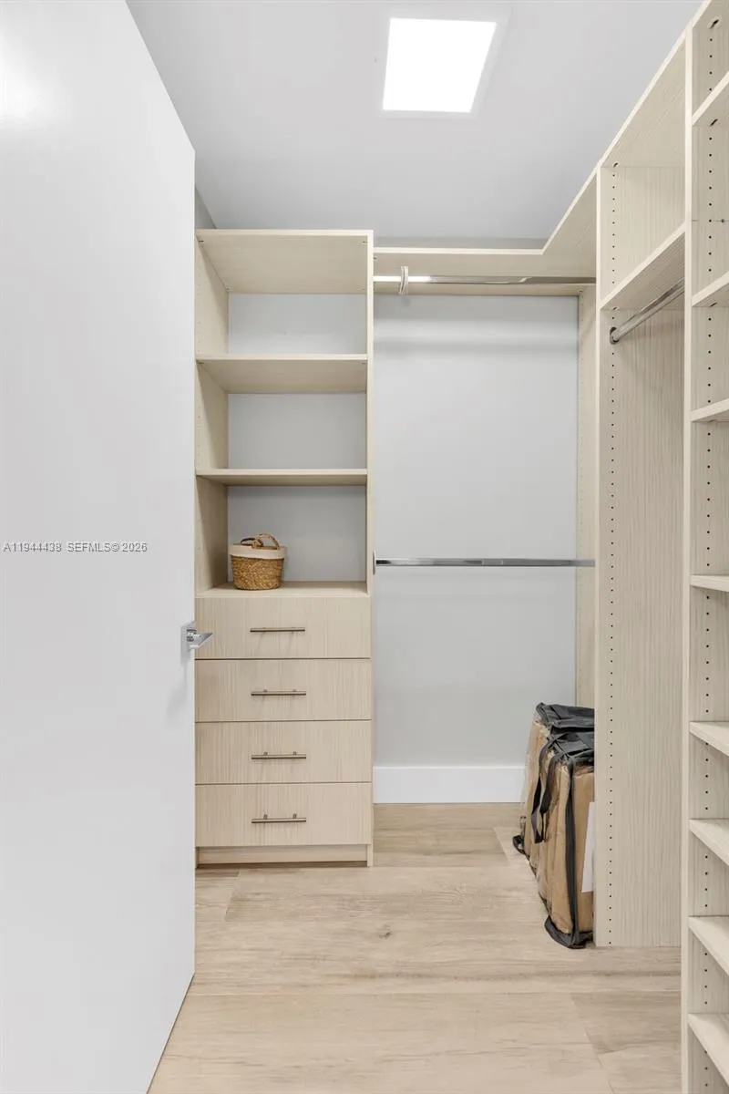 17301 Biscayne Blvd 1106, North Miami Beach, Flori, North Miami Beach, Florida 33160, 3 Bedrooms Bedrooms, ,3 BathroomsBathrooms,Residential,For Sale,17301 Biscayne Blvd 1106, North Miami Beach, Flori,A11944438