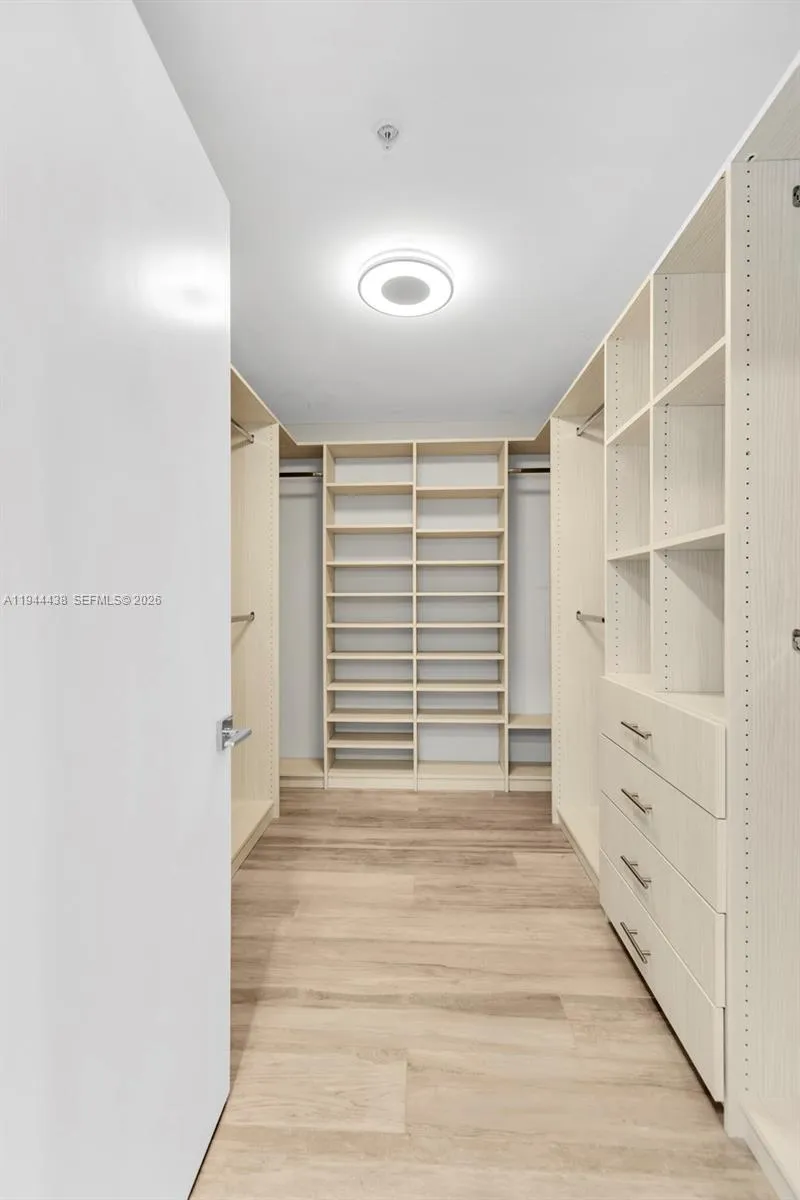 17301 Biscayne Blvd 1106, North Miami Beach, Flori, North Miami Beach, Florida 33160, 3 Bedrooms Bedrooms, ,3 BathroomsBathrooms,Residential,For Sale,17301 Biscayne Blvd 1106, North Miami Beach, Flori,A11944438