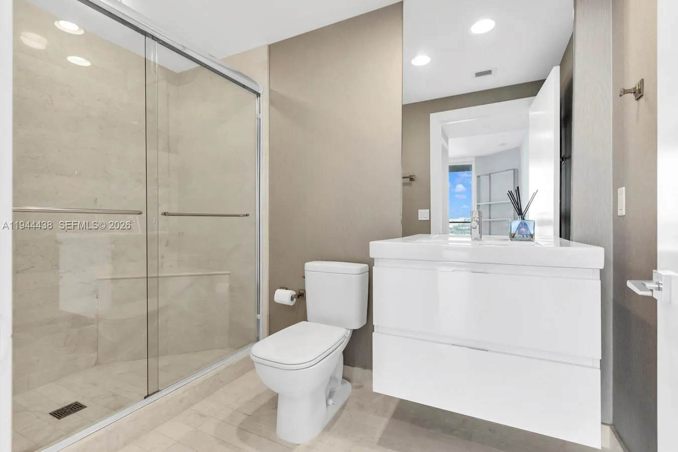 17301 Biscayne Blvd 1106, North Miami Beach, Flori, North Miami Beach, Florida 33160, 3 Bedrooms Bedrooms, ,3 BathroomsBathrooms,Residential,For Sale,17301 Biscayne Blvd 1106, North Miami Beach, Flori,A11944438