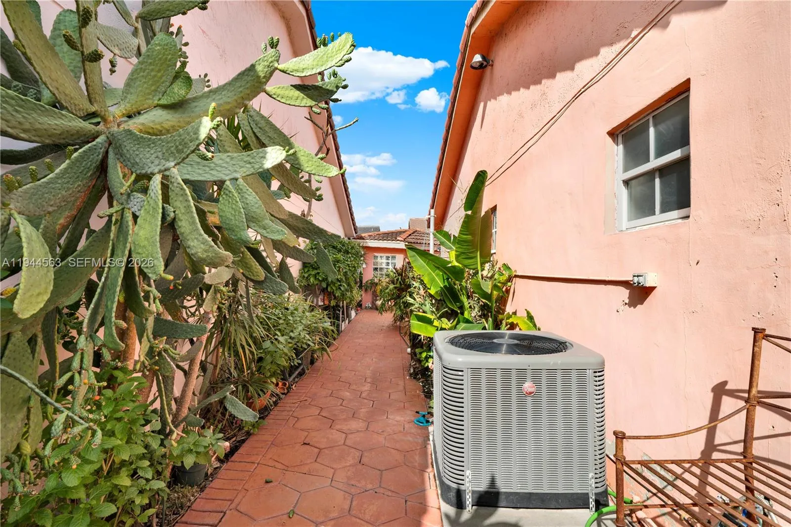 14643 Sw 51st St Rear, Miami, Florida 33175, Miami, Florida 33175, 1 Bedroom Bedrooms, ,1 BathroomBathrooms,Residential Lease,For Rent,14643 Sw 51st St Rear, Miami, Florida 33175,A11944563