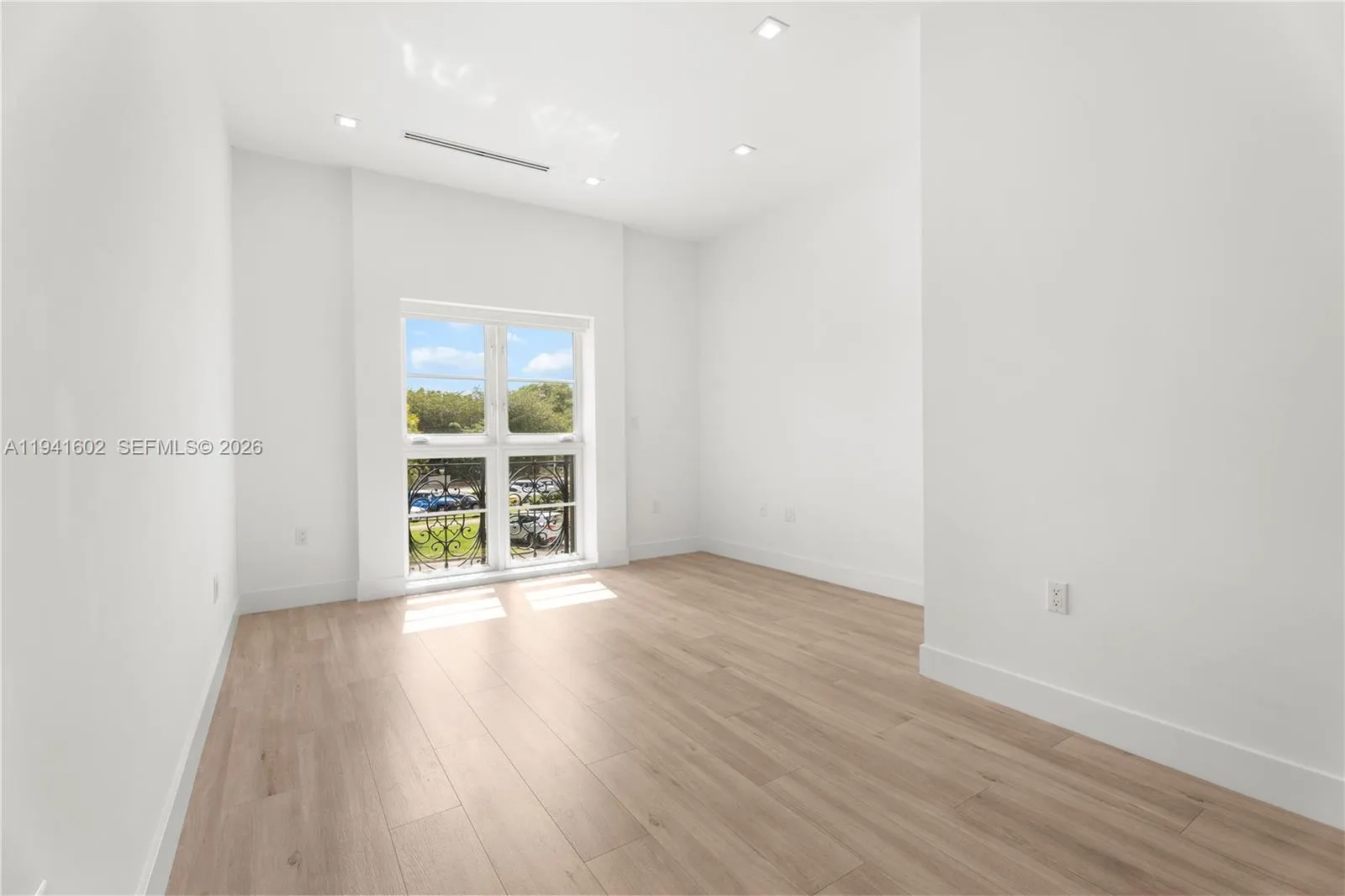 315 Santander Ave 311, Coral Gables, Florida 33134, Coral Gables, Florida 33134, 4 Bedrooms Bedrooms, ,3 BathroomsBathrooms,Residential,For Sale,315 Santander Ave 311, Coral Gables, Florida 33134,A11941602