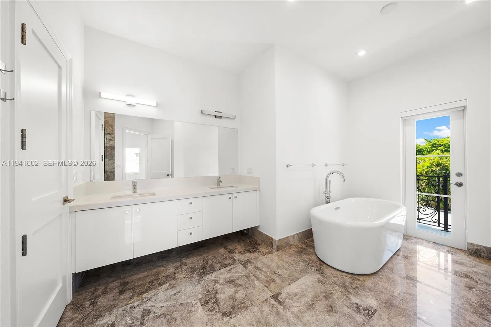 315 Santander Ave 311, Coral Gables, Florida 33134, Coral Gables, Florida 33134, 4 Bedrooms Bedrooms, ,3 BathroomsBathrooms,Residential,For Sale,315 Santander Ave 311, Coral Gables, Florida 33134,A11941602