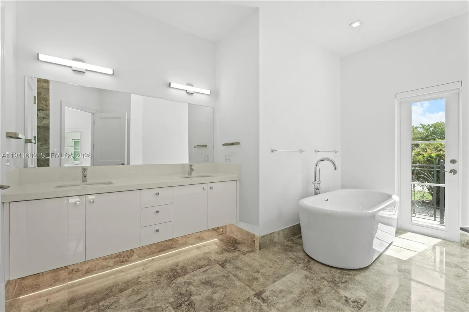 315 Santander Ave 311, Coral Gables, Florida 33134, Coral Gables, Florida 33134, 4 Bedrooms Bedrooms, ,3 BathroomsBathrooms,Residential,For Sale,315 Santander Ave 311, Coral Gables, Florida 33134,A11941602