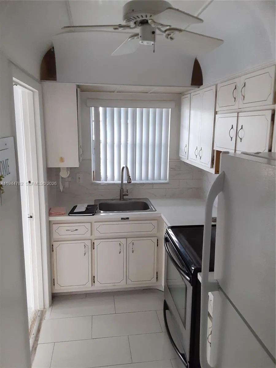 1943 Monroe St 306a, Hollywood, Florida 33020, Hollywood, Florida 33020, 1 Bedroom Bedrooms, ,1 BathroomBathrooms,Residential,For Sale,1943 Monroe St 306a, Hollywood, Florida 33020,A11944782