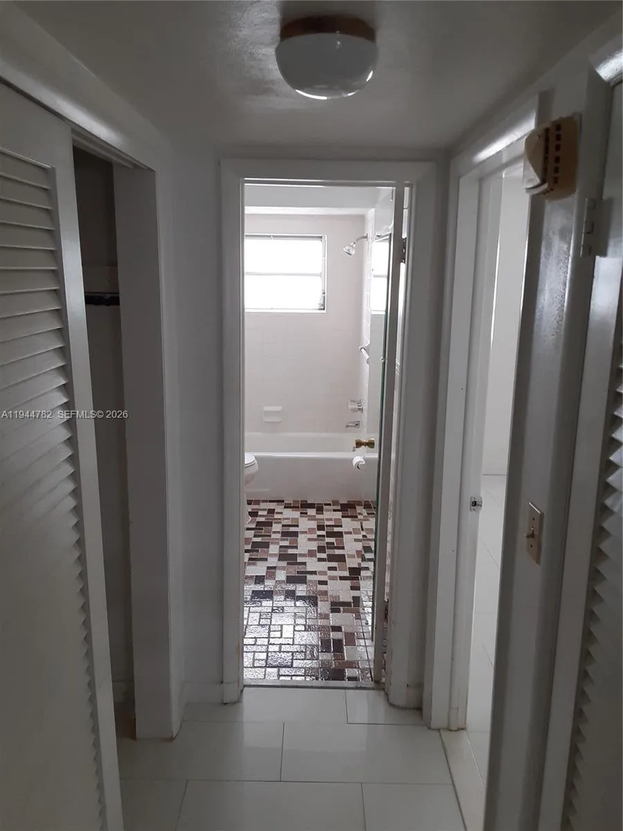 1943 Monroe St 306a, Hollywood, Florida 33020, Hollywood, Florida 33020, 1 Bedroom Bedrooms, ,1 BathroomBathrooms,Residential,For Sale,1943 Monroe St 306a, Hollywood, Florida 33020,A11944782