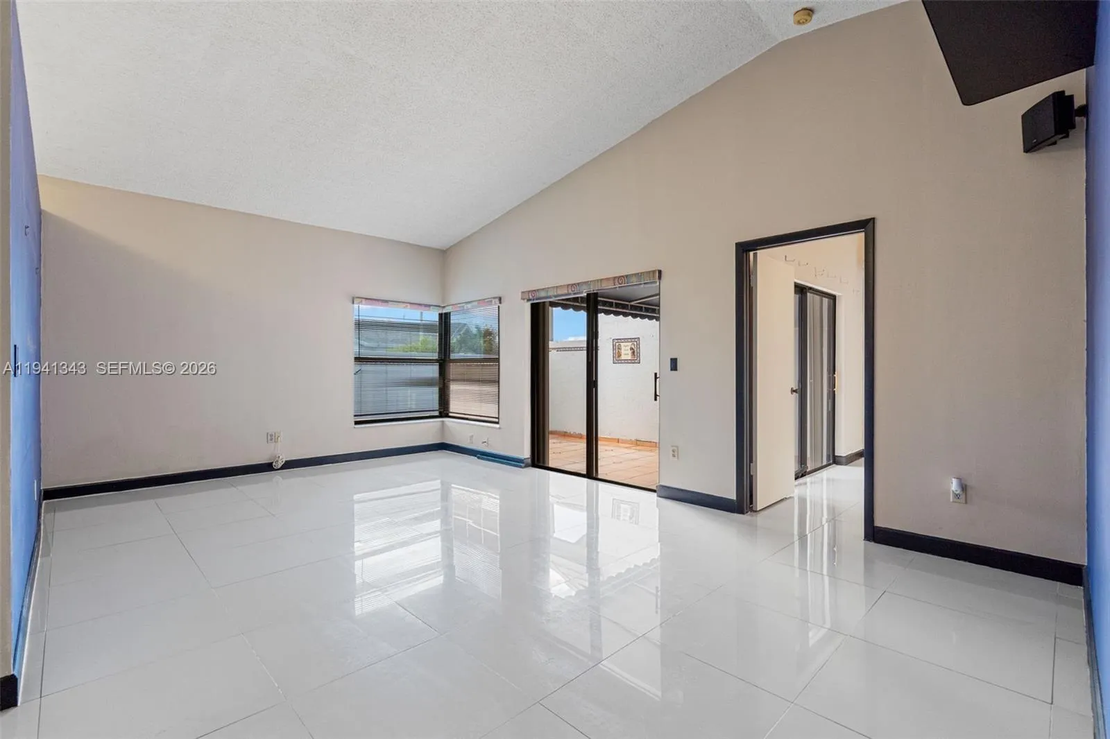 6476 Sw 152nd Cir Pl 14-76, Miami, Florida 33193, Miami, Florida 33193, 2 Bedrooms Bedrooms, ,2 BathroomsBathrooms,Residential,For Sale,6476 Sw 152nd Cir Pl 14-76, Miami, Florida 33193,A11941343