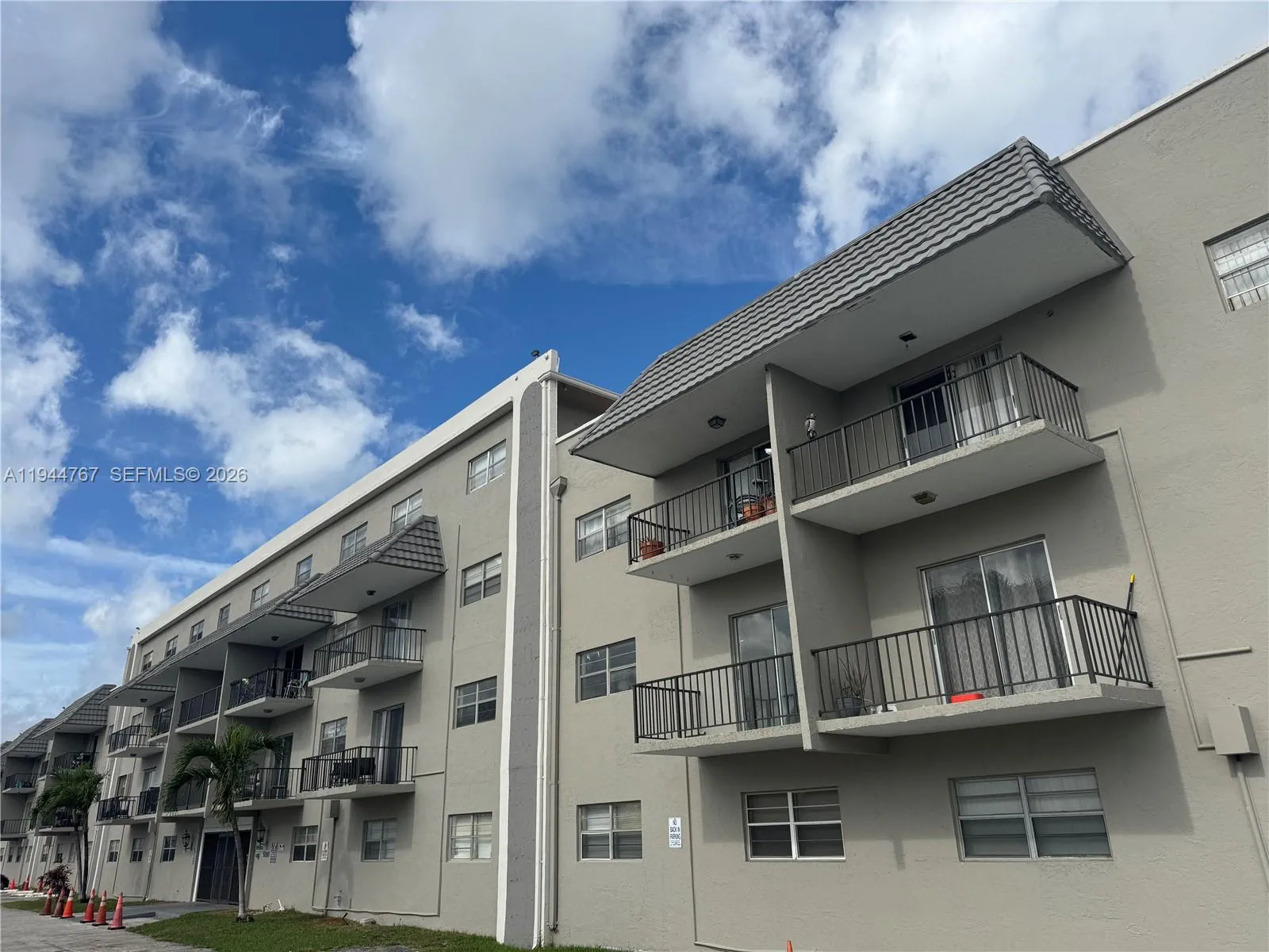 5100 Sw 41st St Ph1, Pembroke Park, Florida 33023, Pembroke Park, Florida 33023, 2 Bedrooms Bedrooms, ,1 BathroomBathrooms,Residential Lease,For Rent,5100 Sw 41st St Ph1, Pembroke Park, Florida 33023,A11944767