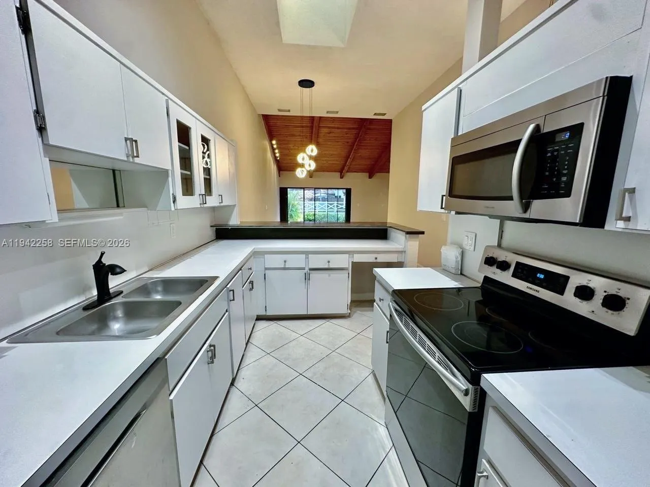 2753 S Parkview Dr, Hallandale Beach, Florida 3300, Hallandale Beach, Florida 33009, 2 Bedrooms Bedrooms, ,2 BathroomsBathrooms,Residential Lease,For Rent,2753 S Parkview Dr, Hallandale Beach, Florida 3300,A11942258