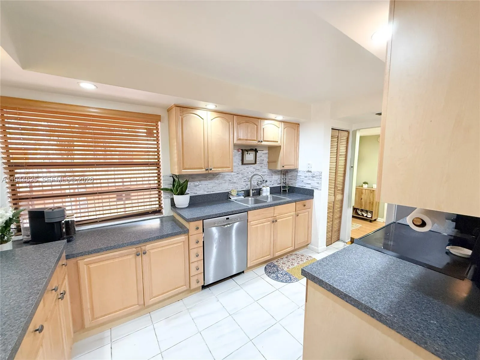 450 Commodore Dr 306, Plantation, Florida 33325, Plantation, Florida 33325, 2 Bedrooms Bedrooms, ,2 BathroomsBathrooms,Residential,For Sale,450 Commodore Dr 306, Plantation, Florida 33325,A11944825