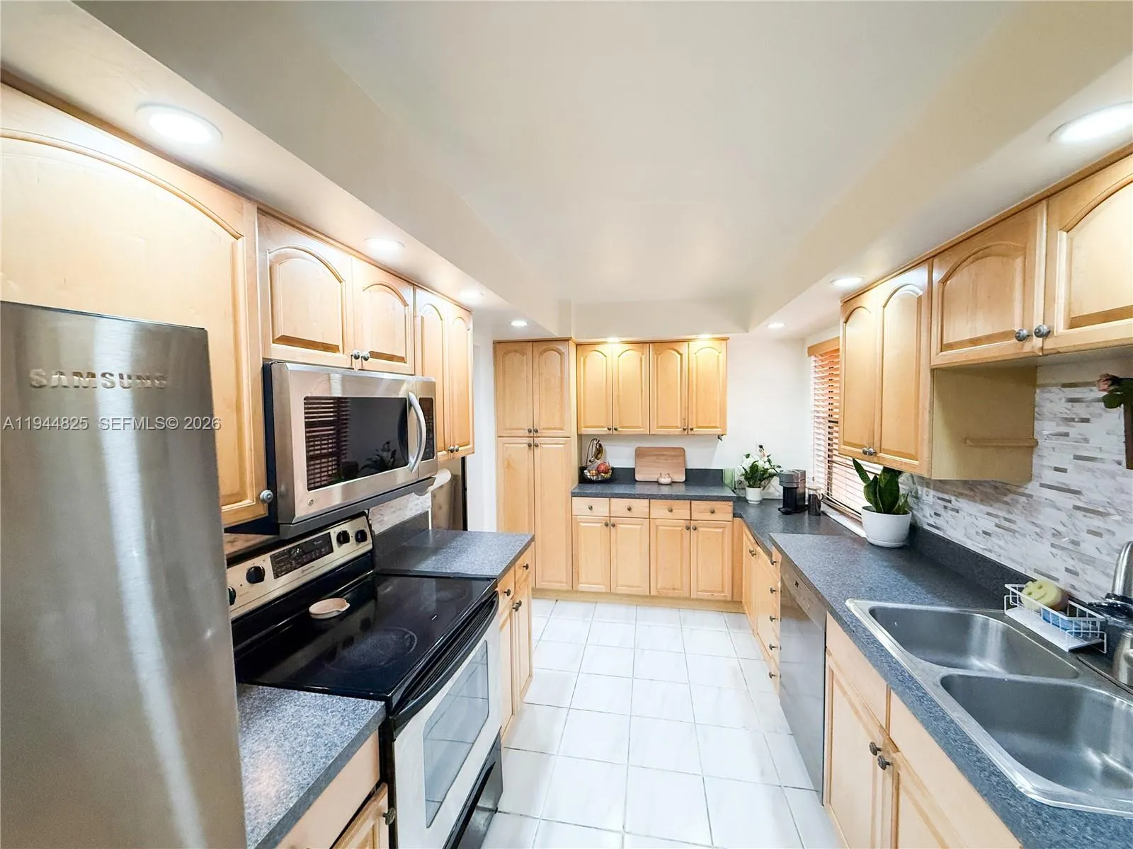 450 Commodore Dr 306, Plantation, Florida 33325, Plantation, Florida 33325, 2 Bedrooms Bedrooms, ,2 BathroomsBathrooms,Residential,For Sale,450 Commodore Dr 306, Plantation, Florida 33325,A11944825