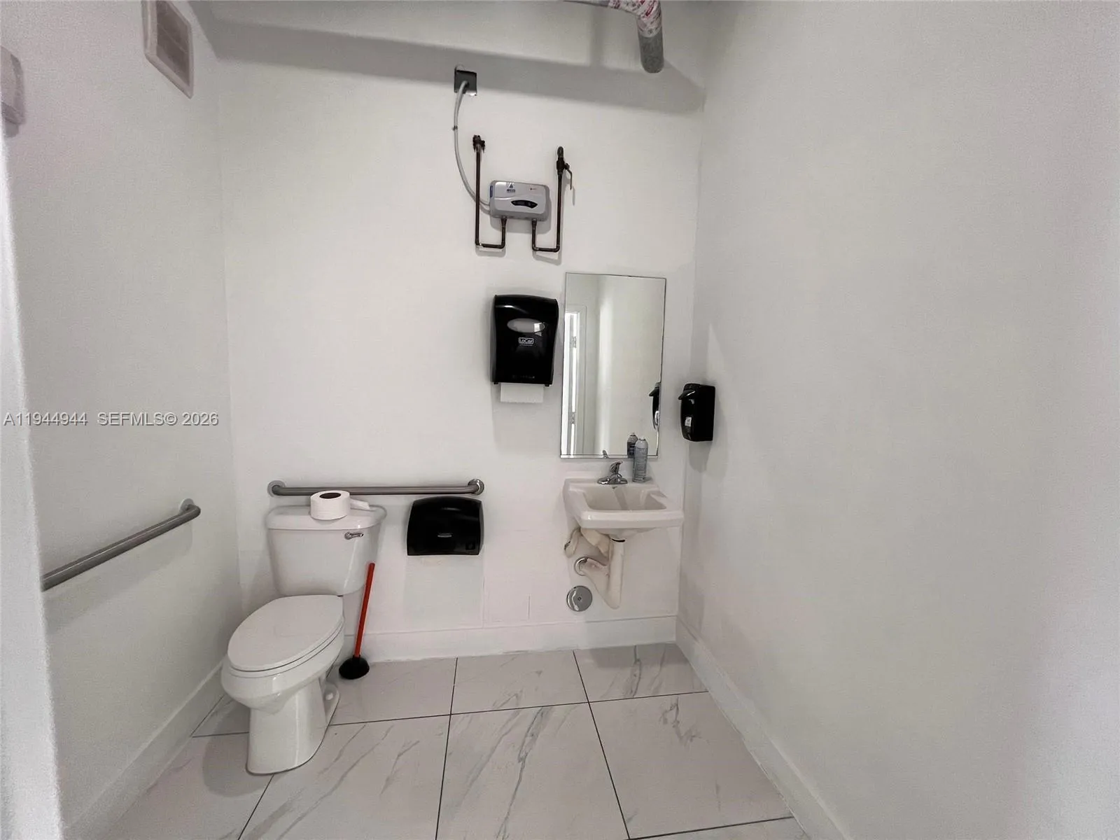 2721 Nw 42nd Ave 203, Miami, Florida 33142, Miami, Florida 33142, ,Commercial Lease,For Rent,2721 Nw 42nd Ave 203, Miami, Florida 33142,A11944944