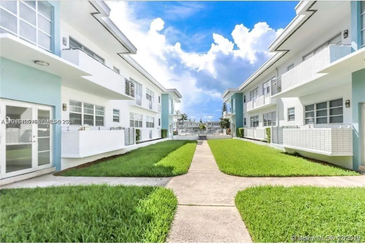 250 S Shore Dr 1, Miami Beach, Florida 33141, Miami Beach, Florida 33141, 2 Bedrooms Bedrooms, ,2 BathroomsBathrooms,Residential Lease,For Rent,250 S Shore Dr 1, Miami Beach, Florida 33141,A11945125