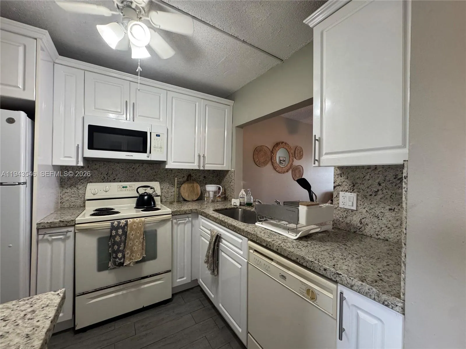 9450 Poinciana Pl 405, Davie, Florida 33324, Davie, Florida 33324, 1 Bedroom Bedrooms, ,1 BathroomBathrooms,Residential,For Sale,9450 Poinciana Pl 405, Davie, Florida 33324,A11943546