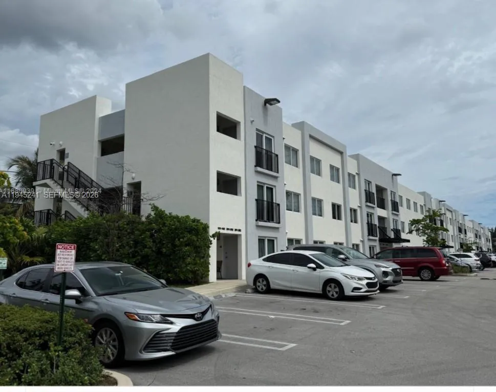 14752 Ne 6th Ave 107, Miami, Florida 33161, Miami, Florida 33161, 2 Bedrooms Bedrooms, ,2 BathroomsBathrooms,Residential Lease,For Rent,14752 Ne 6th Ave 107, Miami, Florida 33161,A11945241