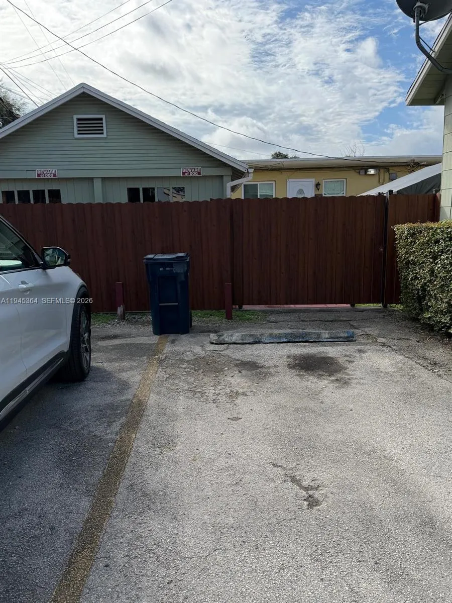 4152 Sw 13th St 7, Miami, Florida 33134, Miami, Florida 33134, ,1 BathroomBathrooms,Residential Lease,For Rent,4152 Sw 13th St 7, Miami, Florida 33134,A11945364