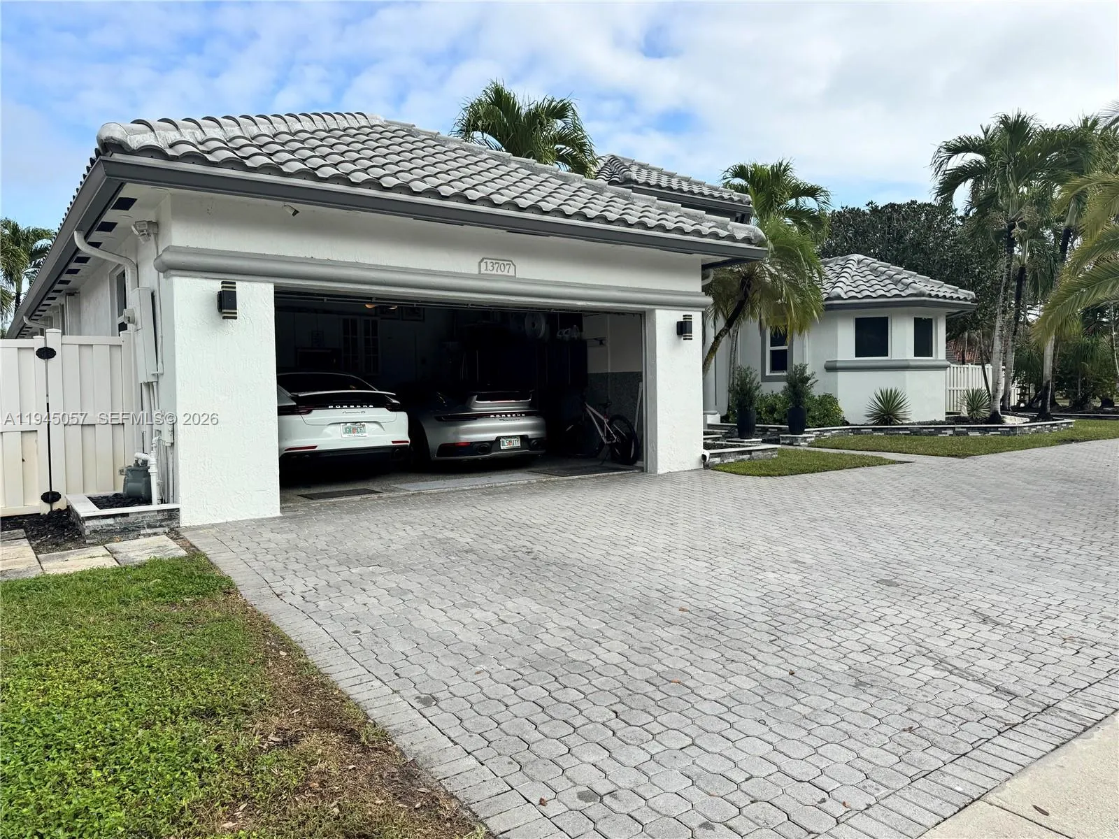 13707 Nw 21st St, Pembroke Pines, Florida 33028, Pembroke Pines, Florida 33028, 4 Bedrooms Bedrooms, ,3 BathroomsBathrooms,Residential,For Sale,13707 Nw 21st St, Pembroke Pines, Florida 33028,A11945057