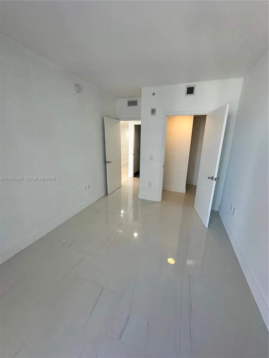 1010 Brickell Ave 3809, Miami, Florida 33131, Miami, Florida 33131, 2 Bedrooms Bedrooms, ,2 BathroomsBathrooms,Residential Lease,For Rent,1010 Brickell Ave 3809, Miami, Florida 33131,A11946229