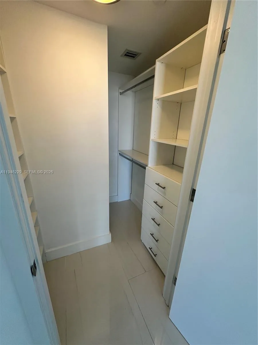 1010 Brickell Ave 3809, Miami, Florida 33131, Miami, Florida 33131, 2 Bedrooms Bedrooms, ,2 BathroomsBathrooms,Residential Lease,For Rent,1010 Brickell Ave 3809, Miami, Florida 33131,A11946229