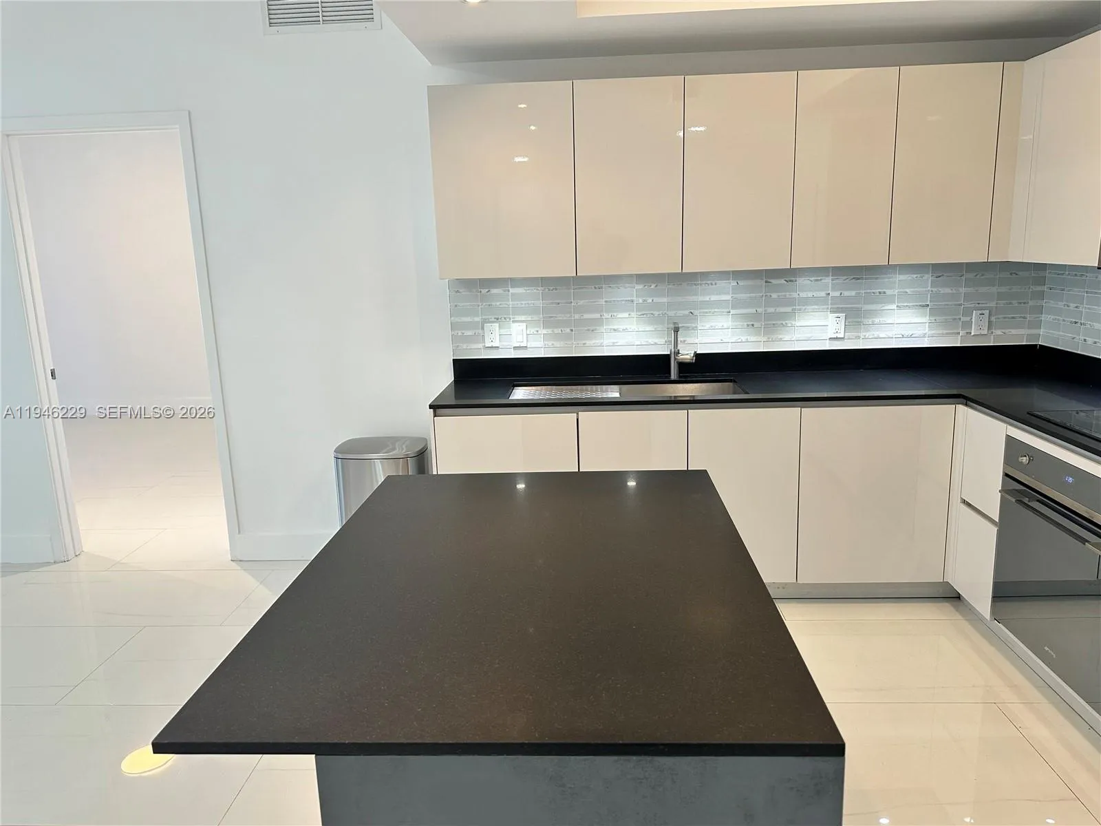 1010 Brickell Ave 3809, Miami, Florida 33131, Miami, Florida 33131, 2 Bedrooms Bedrooms, ,2 BathroomsBathrooms,Residential Lease,For Rent,1010 Brickell Ave 3809, Miami, Florida 33131,A11946229