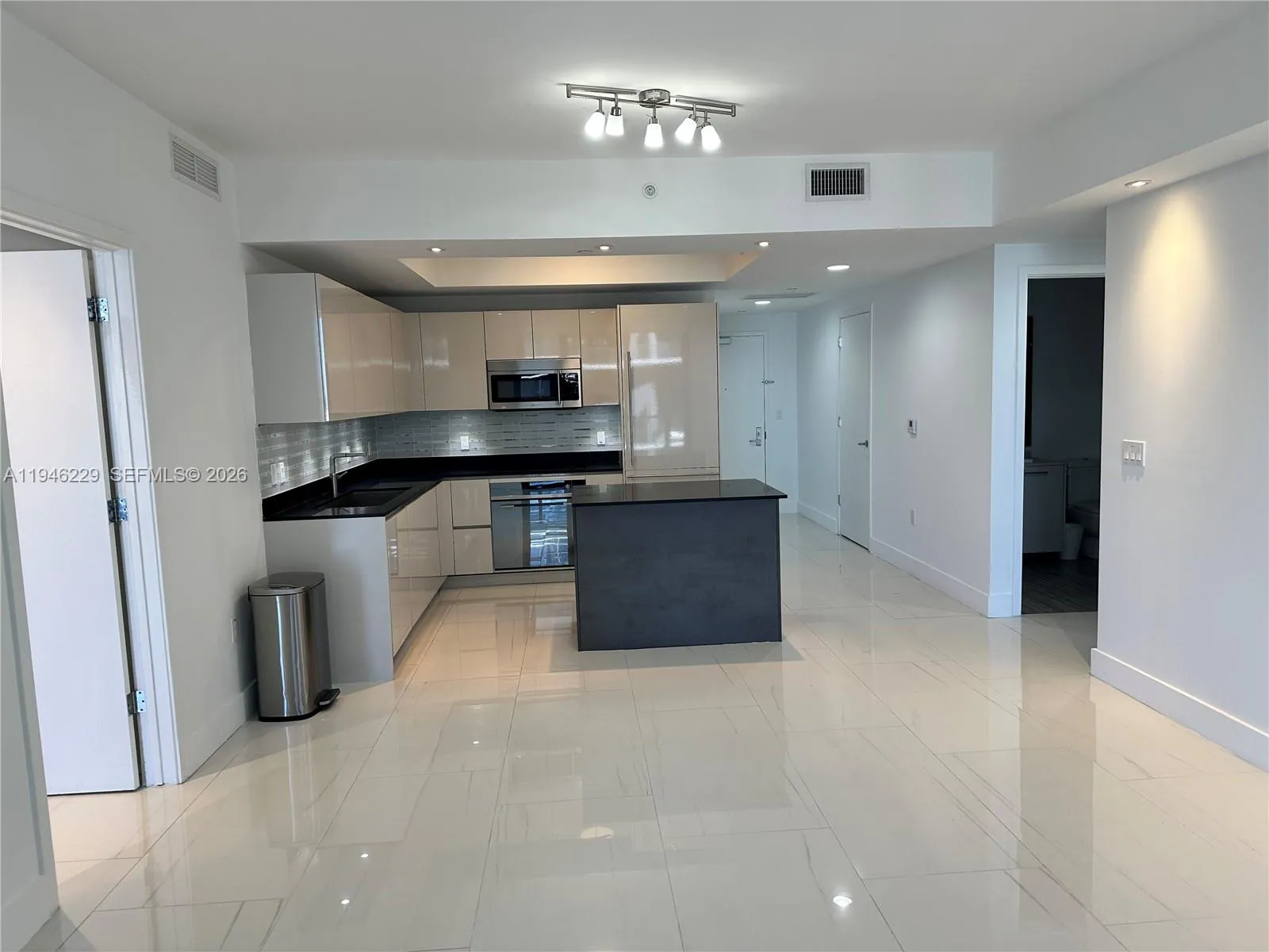 1010 Brickell Ave 3809, Miami, Florida 33131, Miami, Florida 33131, 2 Bedrooms Bedrooms, ,2 BathroomsBathrooms,Residential Lease,For Rent,1010 Brickell Ave 3809, Miami, Florida 33131,A11946229
