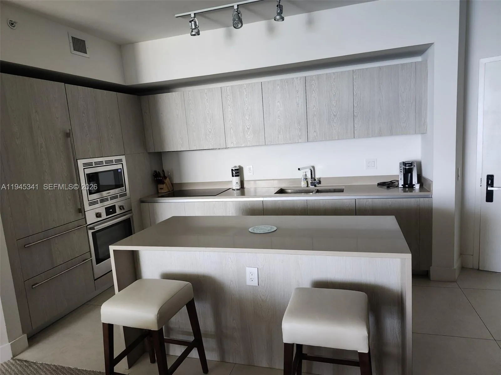 4111 S Ocean Dr 3610, Hollywood, Florida 33019, Hollywood, Florida 33019, 1 Bedroom Bedrooms, ,1 BathroomBathrooms,Residential,For Sale,4111 S Ocean Dr 3610, Hollywood, Florida 33019,A11945341