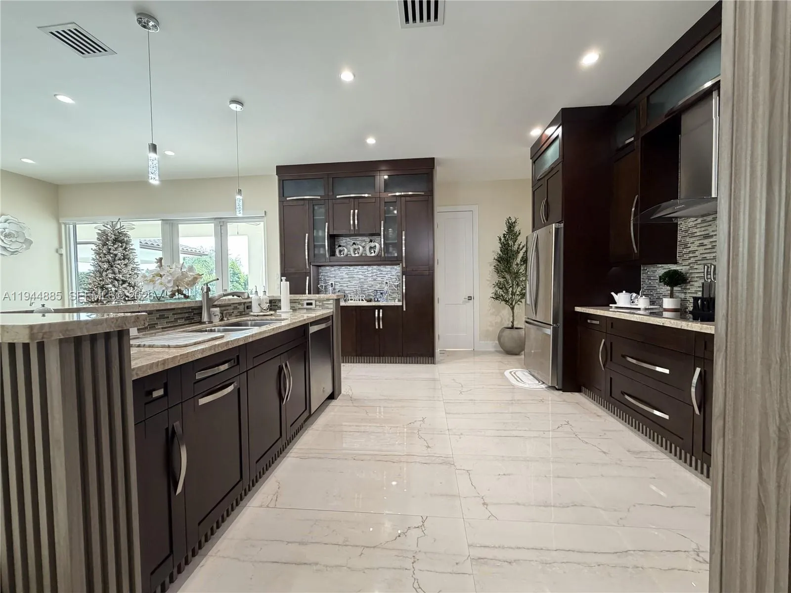 Miami, Florida 33165, 4 Bedrooms Bedrooms, ,4 BathroomsBathrooms,Residential,For Sale,A11944885