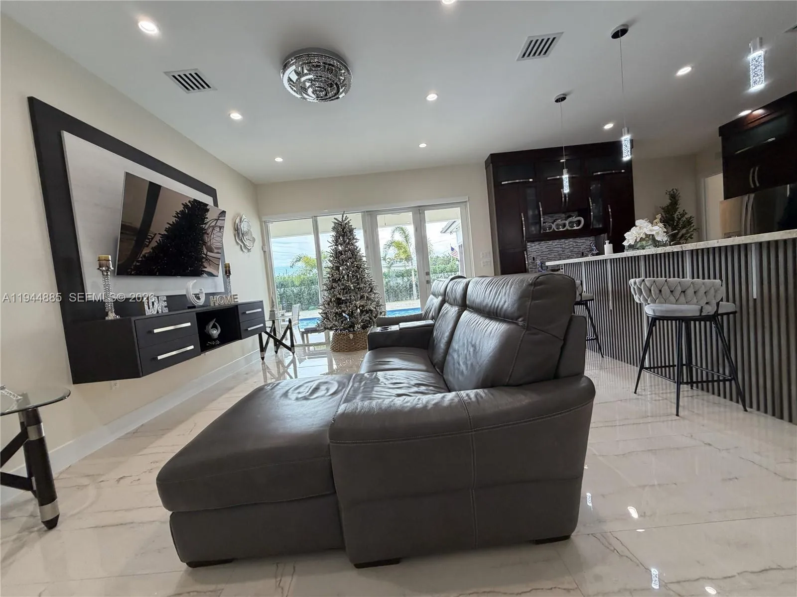 Miami, Florida 33165, 4 Bedrooms Bedrooms, ,4 BathroomsBathrooms,Residential,For Sale,A11944885