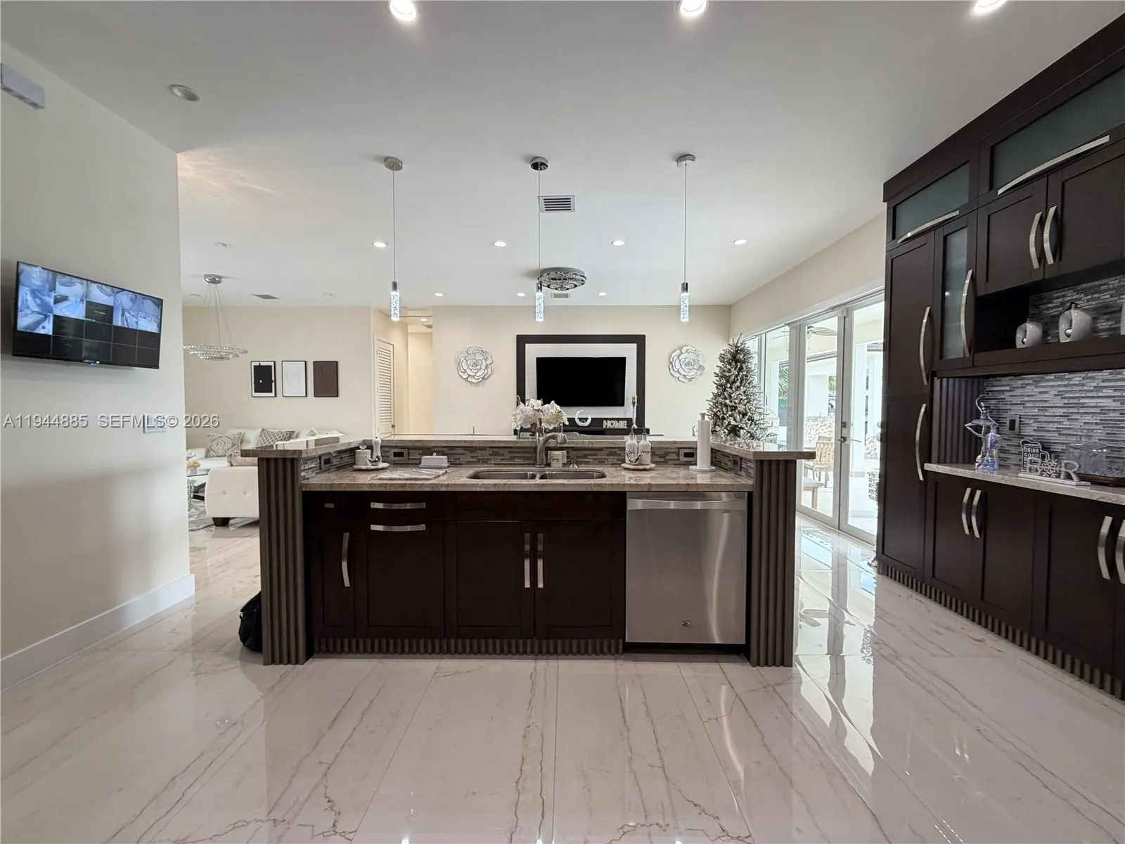 Miami, Florida 33165, 4 Bedrooms Bedrooms, ,4 BathroomsBathrooms,Residential,For Sale,A11944885