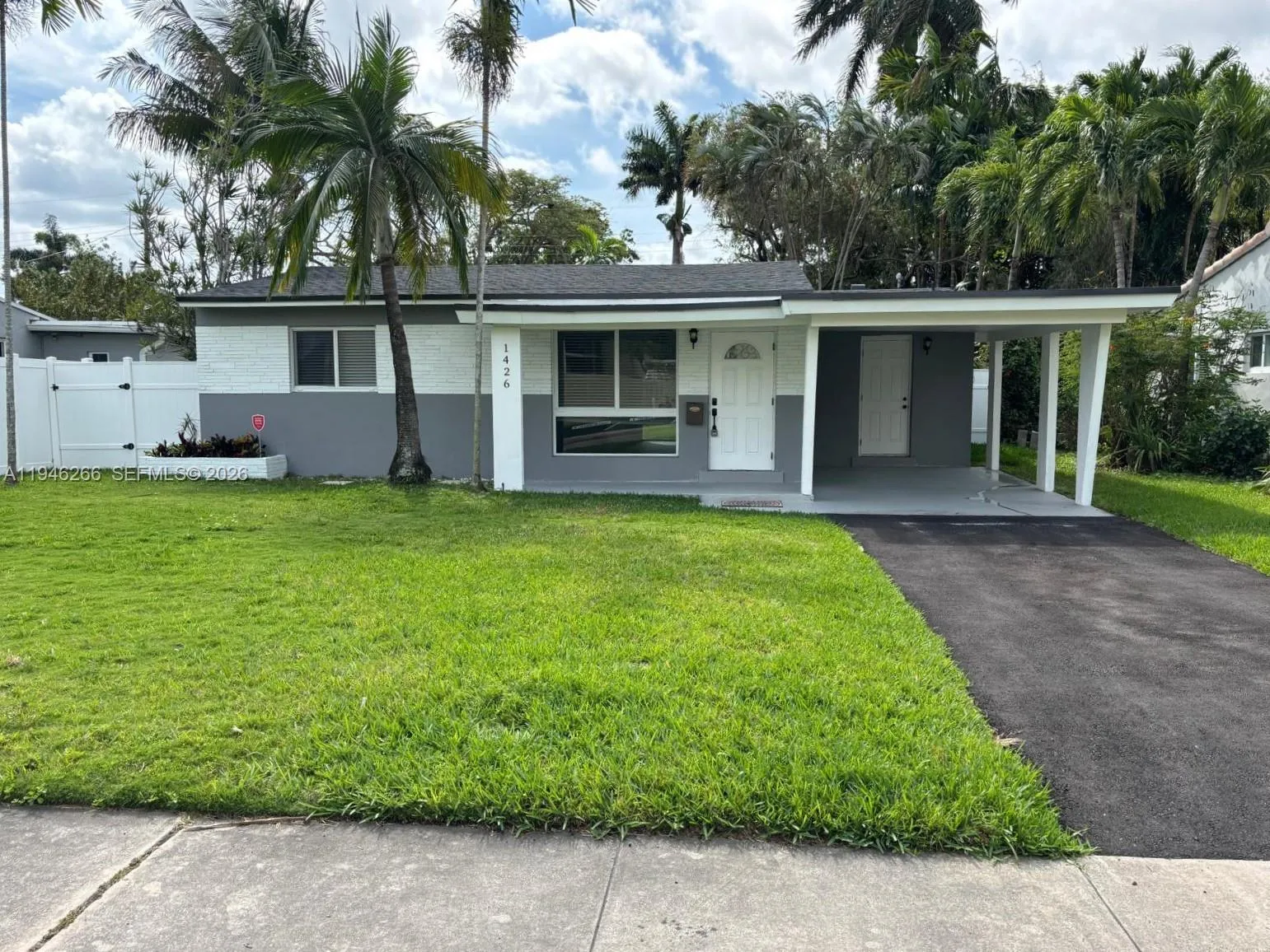 1426 Arthur St 1426, Hollywood, Florida 33020, Hollywood, Florida 33020, 2 Bedrooms Bedrooms, ,2 BathroomsBathrooms,Residential Lease,For Rent,1426 Arthur St 1426, Hollywood, Florida 33020,A11946266