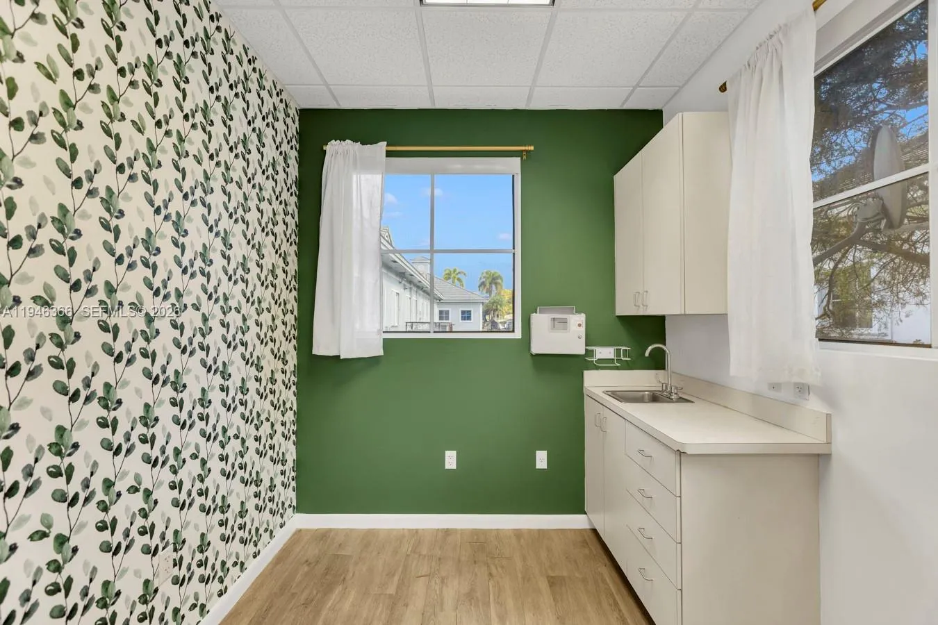 20770 W Dixie Hwy De Hwy, Miami, Florida 33180, Miami, Florida 33180, ,Commercial Lease,For Rent,20770 W Dixie Hwy De Hwy, Miami, Florida 33180,A11946366