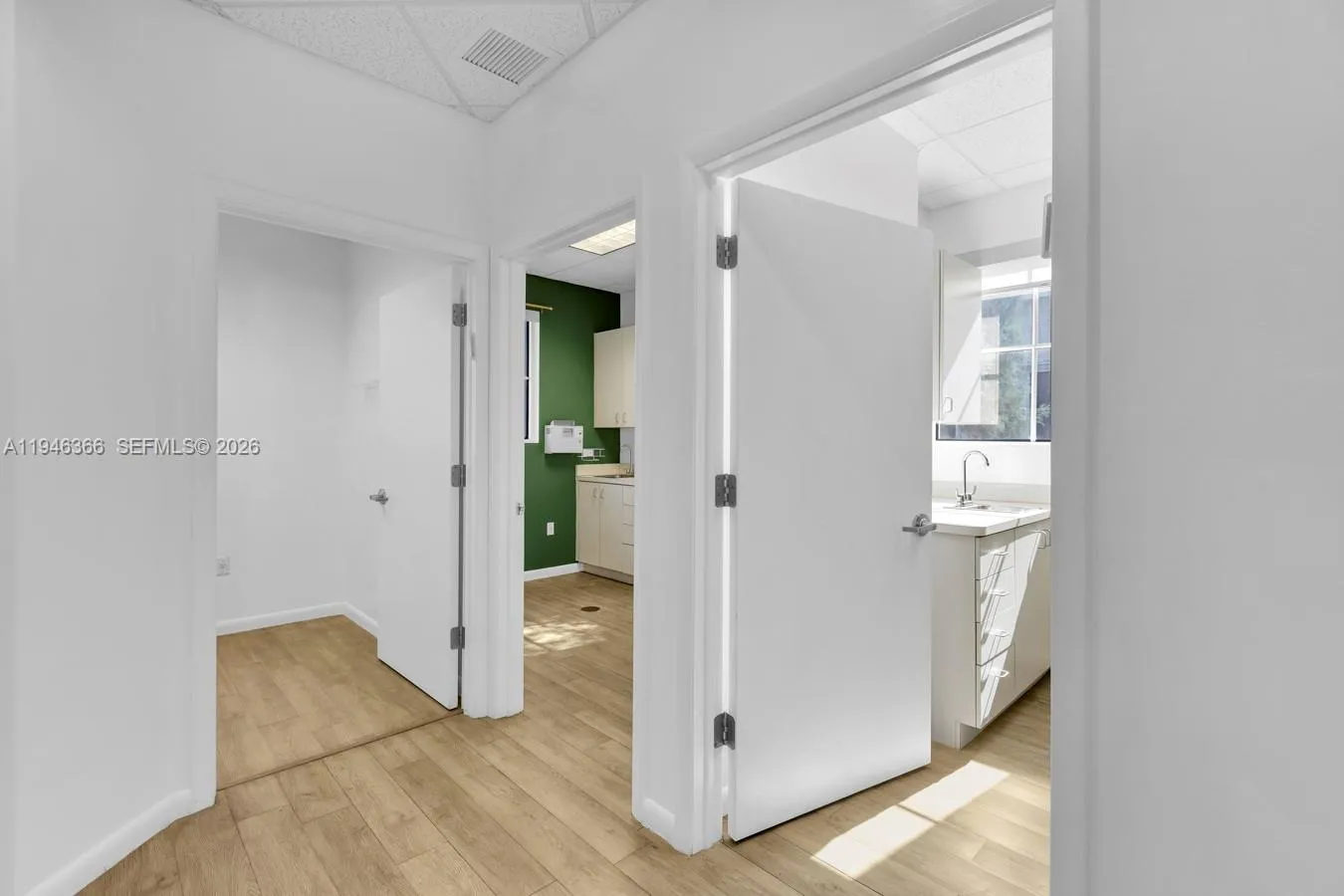 20770 W Dixie Hwy De Hwy, Miami, Florida 33180, Miami, Florida 33180, ,Commercial Lease,For Rent,20770 W Dixie Hwy De Hwy, Miami, Florida 33180,A11946366
