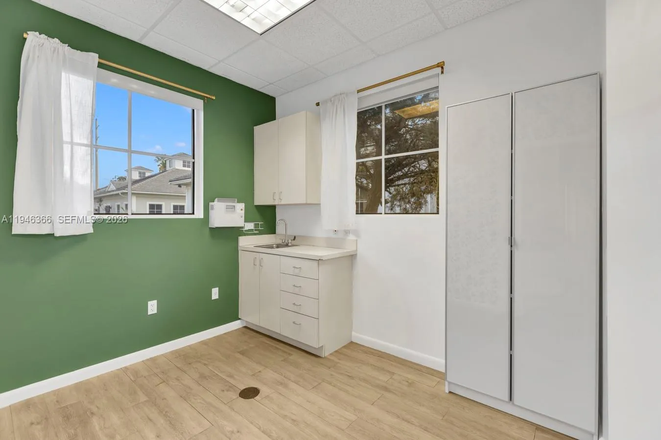 20770 W Dixie Hwy De Hwy, Miami, Florida 33180, Miami, Florida 33180, ,Commercial Lease,For Rent,20770 W Dixie Hwy De Hwy, Miami, Florida 33180,A11946366