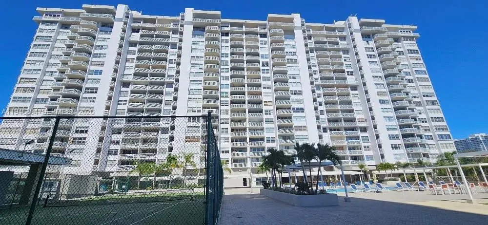 18061 Biscayne Blvd 301, Aventura, Florida 33160, Aventura, Florida 33160, 2 Bedrooms Bedrooms, ,2 BathroomsBathrooms,Residential Lease,For Rent,18061 Biscayne Blvd 301, Aventura, Florida 33160,A11946394