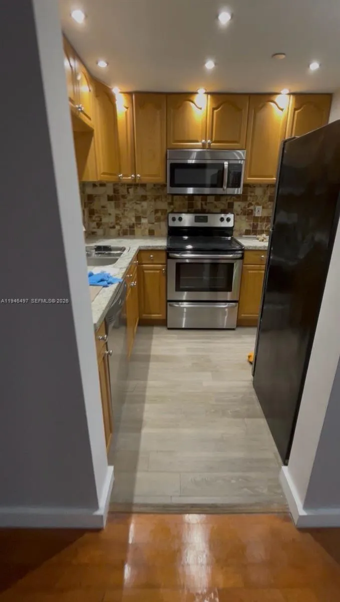 911 E Ponce De Leon Blvd 403, Coral Gables, Florid, Coral Gables, Florida 33134, 2 Bedrooms Bedrooms, ,2 BathroomsBathrooms,Residential Lease,For Rent,911 E Ponce De Leon Blvd 403, Coral Gables, Florid,A11946497