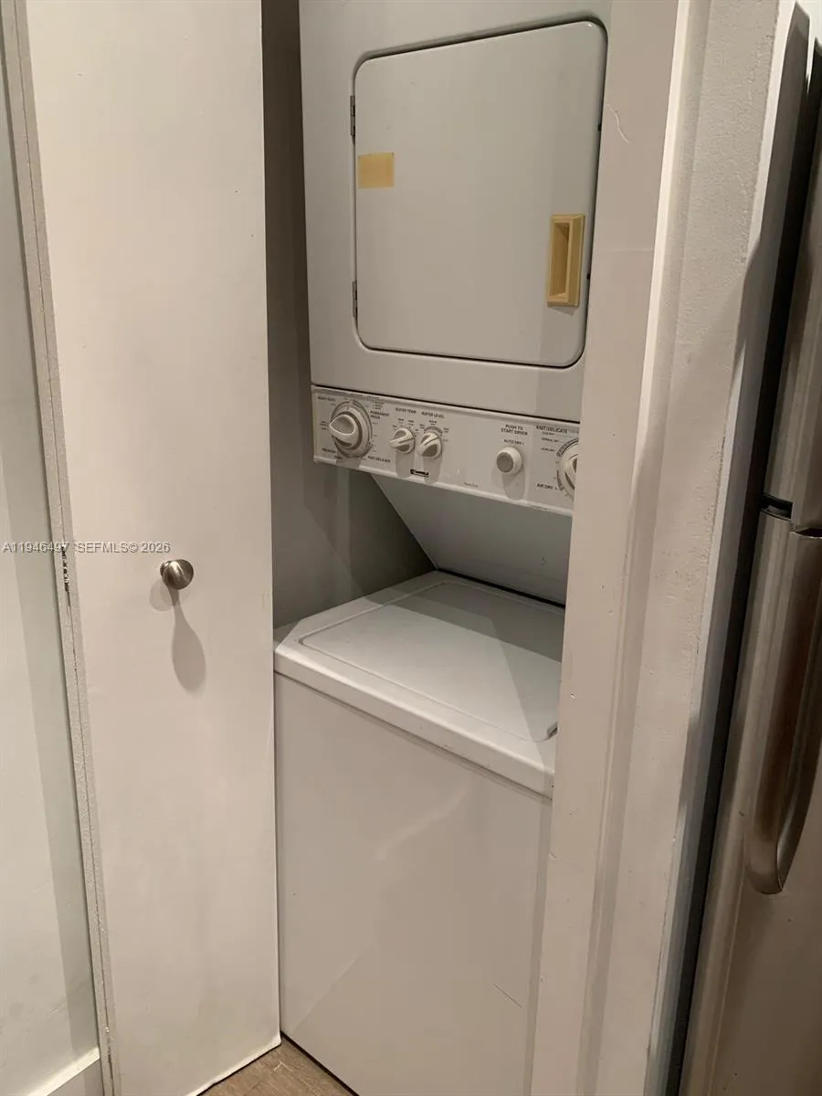 911 E Ponce De Leon Blvd 403, Coral Gables, Florid, Coral Gables, Florida 33134, 2 Bedrooms Bedrooms, ,2 BathroomsBathrooms,Residential Lease,For Rent,911 E Ponce De Leon Blvd 403, Coral Gables, Florid,A11946497