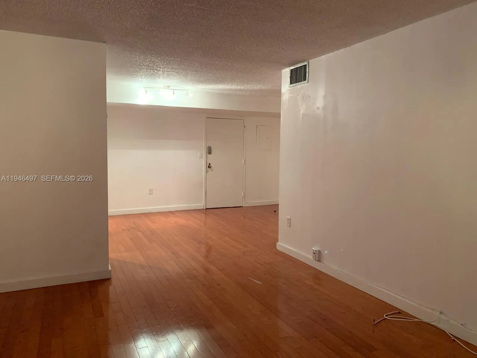 911 E Ponce De Leon Blvd 403, Coral Gables, Florid, Coral Gables, Florida 33134, 2 Bedrooms Bedrooms, ,2 BathroomsBathrooms,Residential Lease,For Rent,911 E Ponce De Leon Blvd 403, Coral Gables, Florid,A11946497