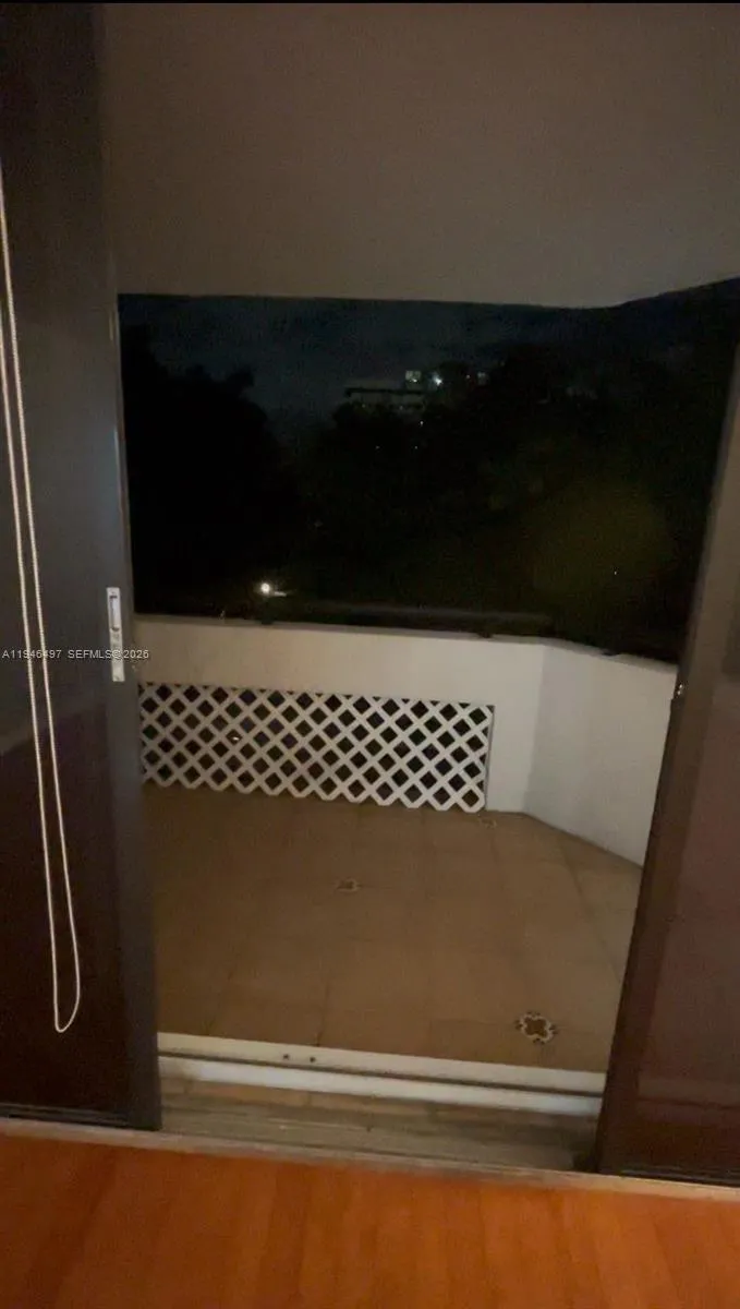 911 E Ponce De Leon Blvd 403, Coral Gables, Florid, Coral Gables, Florida 33134, 2 Bedrooms Bedrooms, ,2 BathroomsBathrooms,Residential Lease,For Rent,911 E Ponce De Leon Blvd 403, Coral Gables, Florid,A11946497