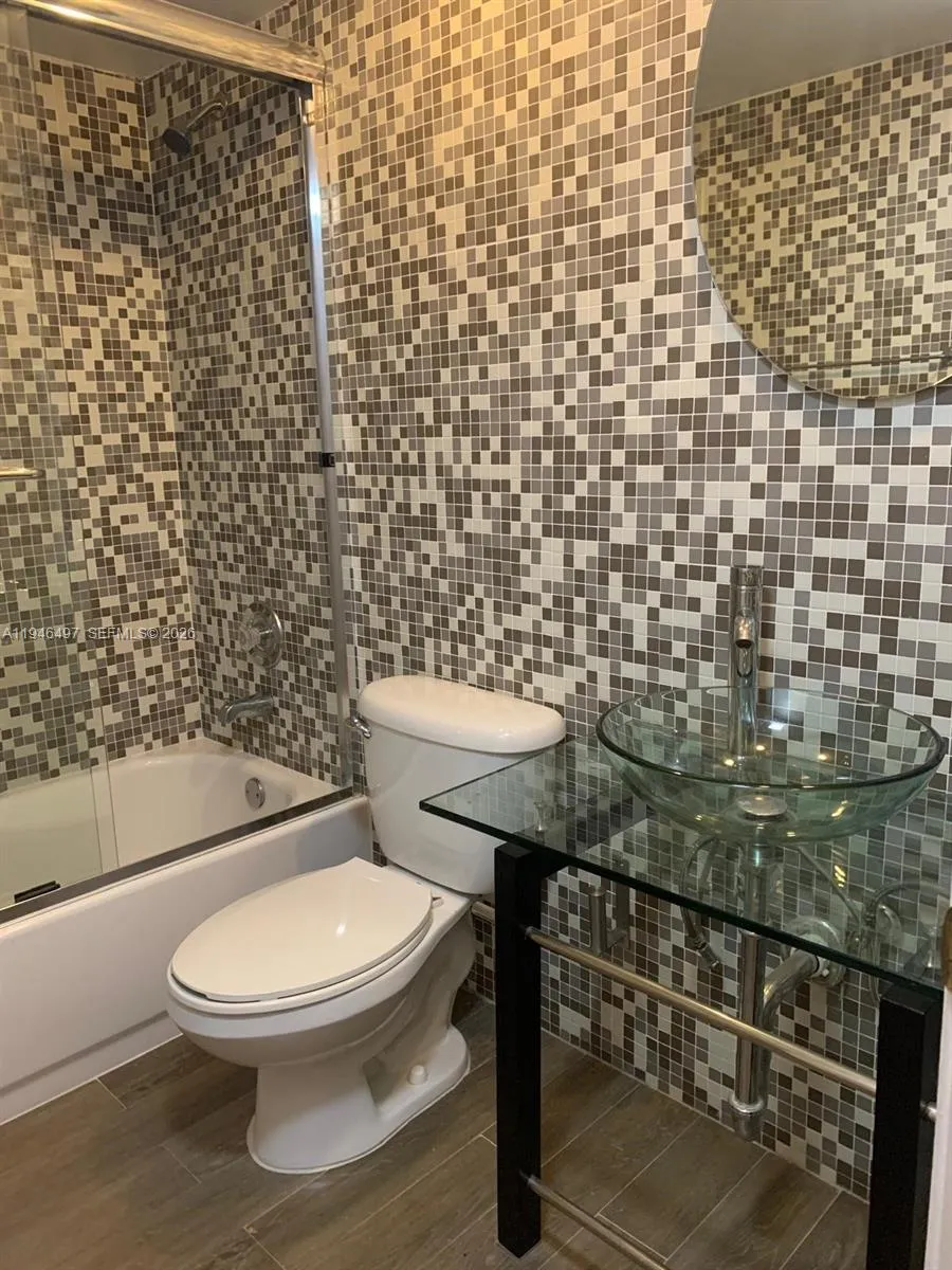 911 E Ponce De Leon Blvd 403, Coral Gables, Florid, Coral Gables, Florida 33134, 2 Bedrooms Bedrooms, ,2 BathroomsBathrooms,Residential Lease,For Rent,911 E Ponce De Leon Blvd 403, Coral Gables, Florid,A11946497