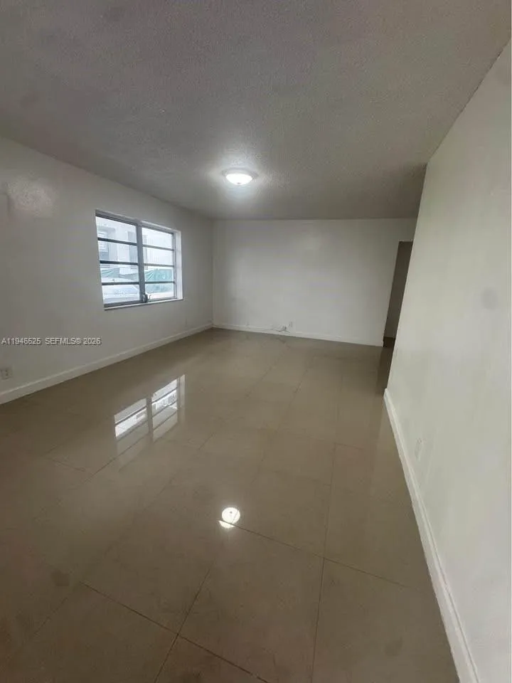 2019 Jackson St 105, Hollywood, Florida 33020, Hollywood, Florida 33020, 1 Bedroom Bedrooms, ,1 BathroomBathrooms,Residential Lease,For Rent,2019 Jackson St 105, Hollywood, Florida 33020,A11946525